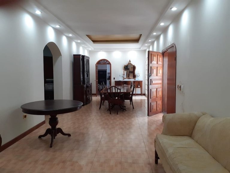 Casa en venta de 4 hab. y 503 m² en La Florida, Caracas