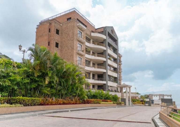 Apartamento en venta de 3 hab. y 290 m² en Los Naranjos (del Cafetal), Caracas