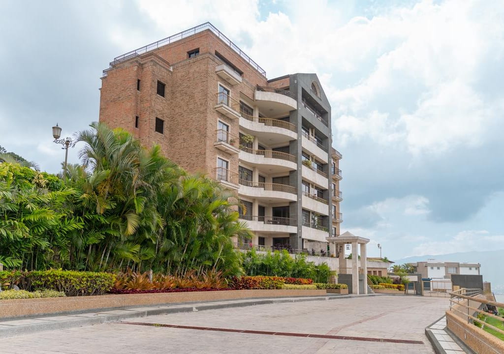 Apartamento en venta de 3 hab. y 290 m² en Los Naranjos (del Cafetal), Caracas