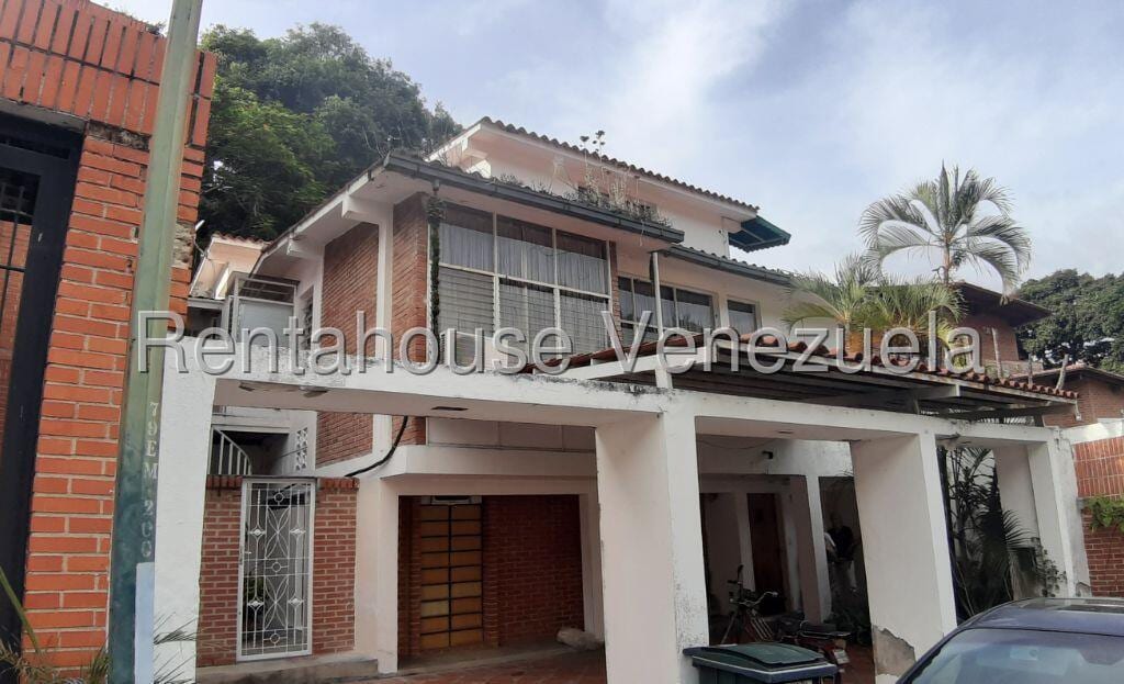 Casa en venta de 8 hab. y 389 m² en Santa Sofia, Caracas