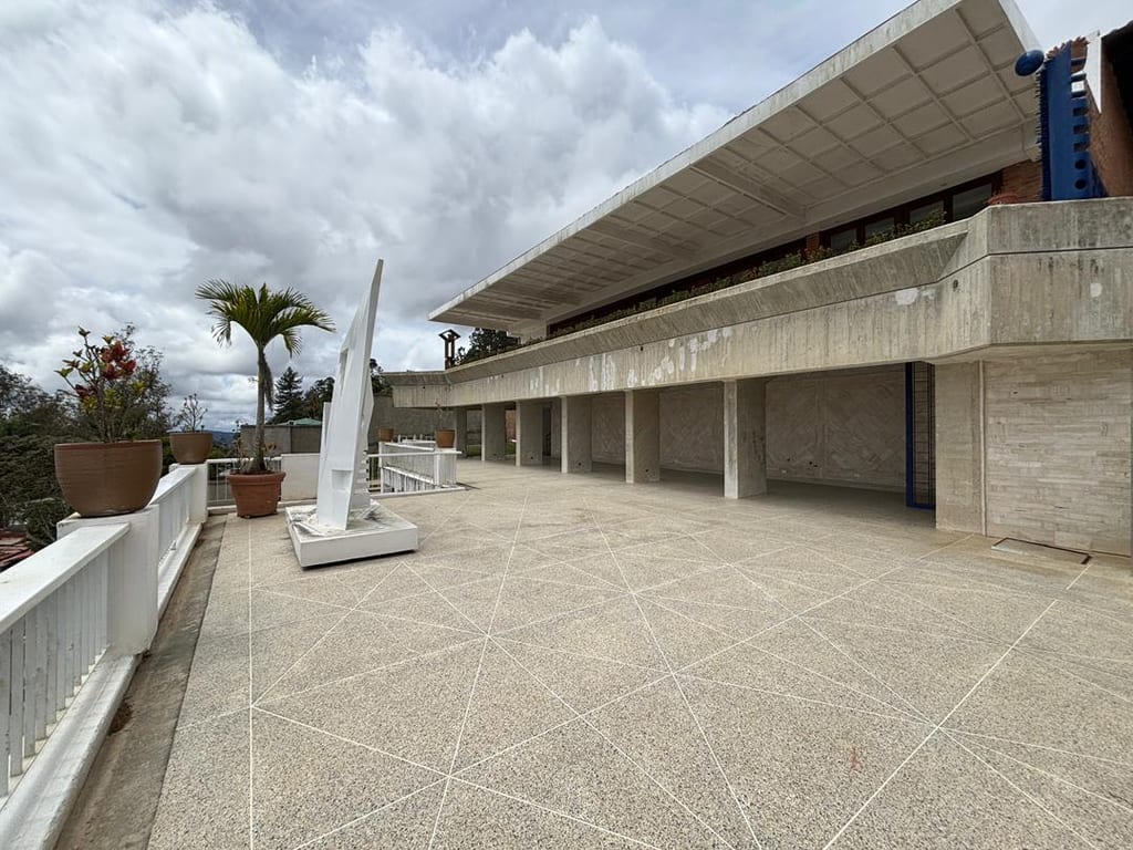 Casa en venta de 6 hab. y 2.400 m² en Alto Hatillo, Caracas