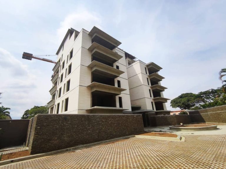 Apartamento en venta de 3 hab. y 348 m² en Altamira, Caracas