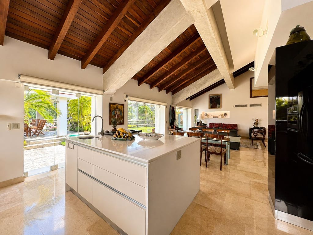 Casa en venta de 5 hab. y 630 m² en Lomas del Mirador, Caracas