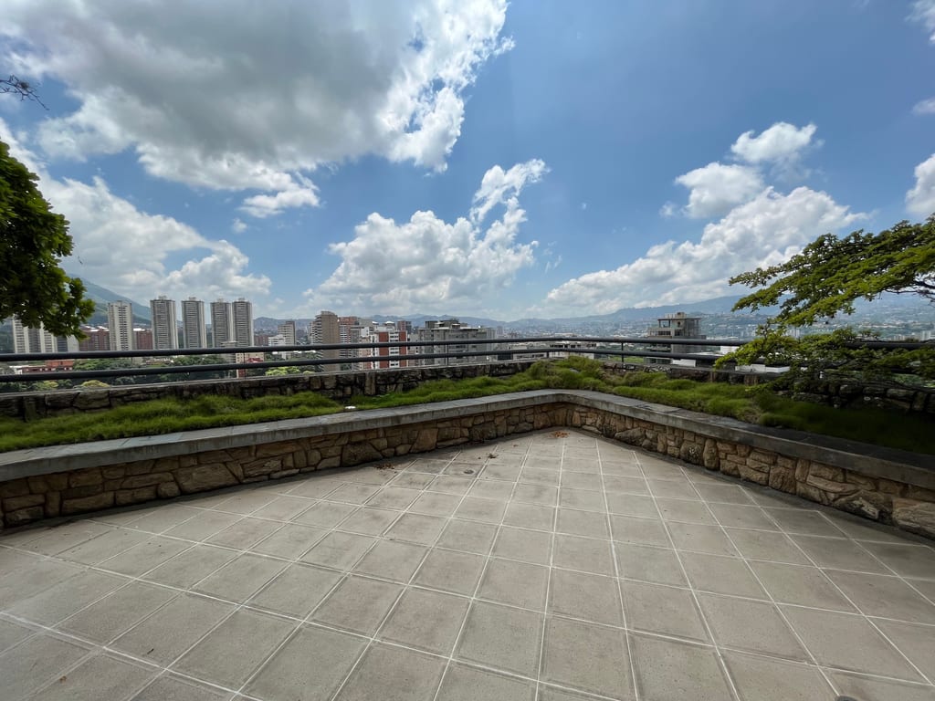 Apartamento en venta de 5 hab. y 540 m² en Santa Eduvigis, Caracas
