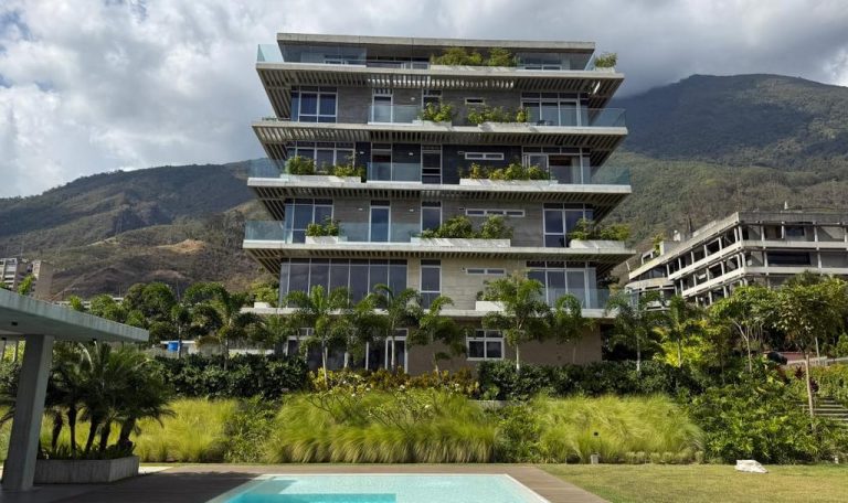 Apartamento en venta de 4 hab. y 850 m² en Altamira, Caracas