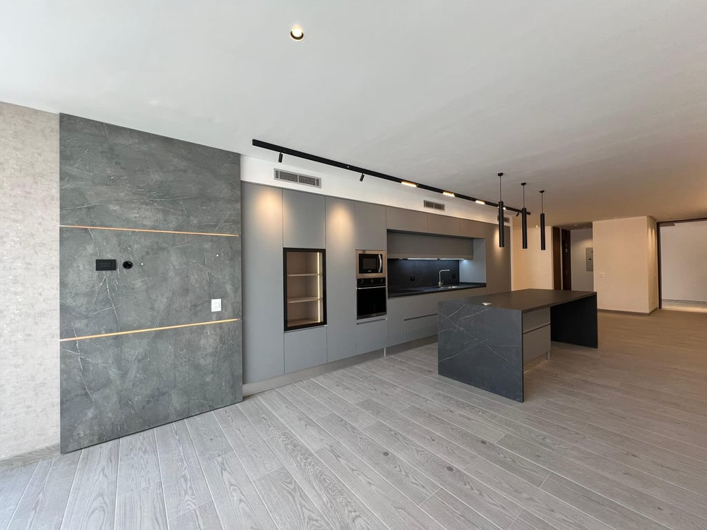 Apartamento en venta de 1 hab. y 110 m² en Las Mercedes, Caracas