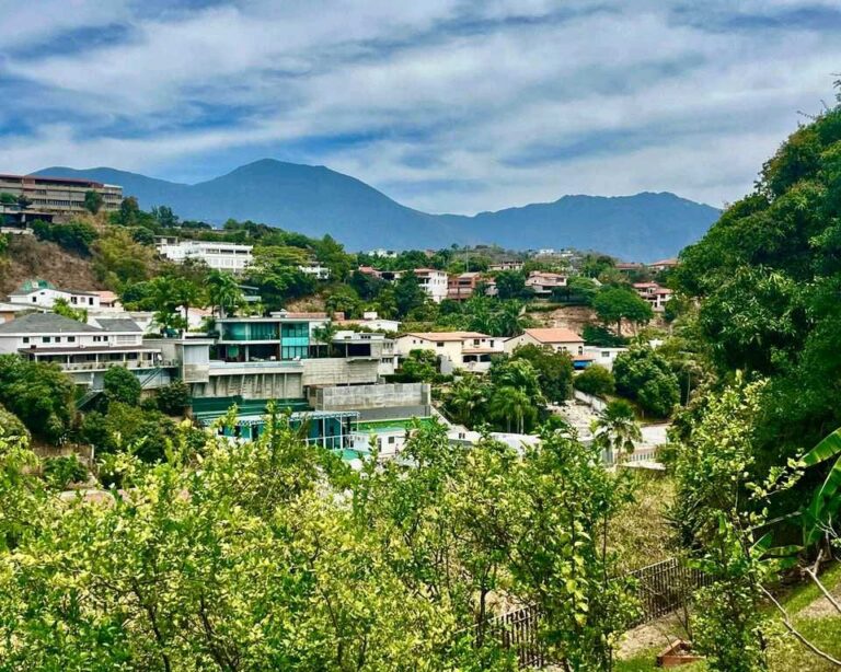 Casa en venta de 5 hab. y 680 m² en Prados del Este, Caracas