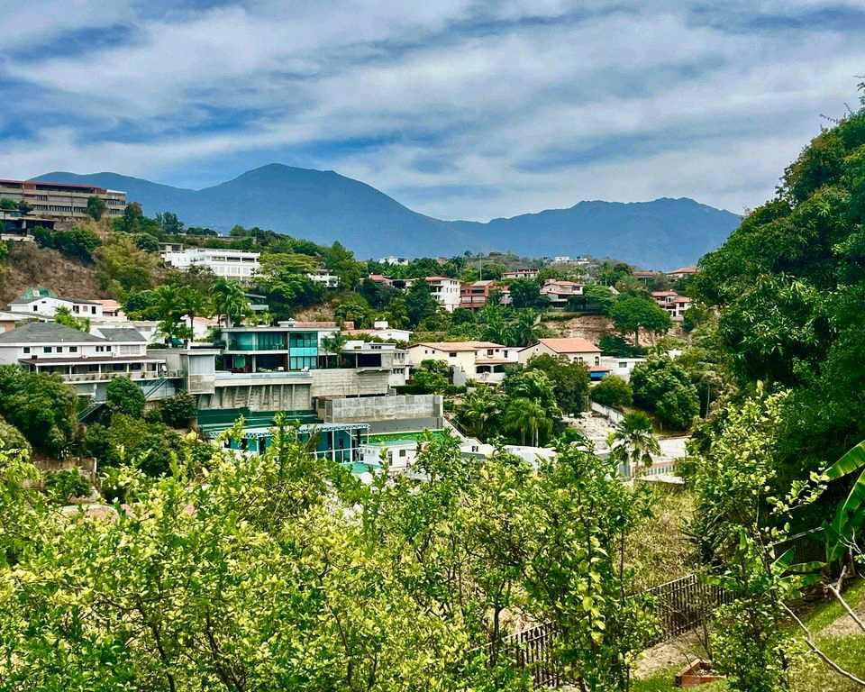Casa en venta de 5 hab. y 680 m² en Prados del Este, Caracas