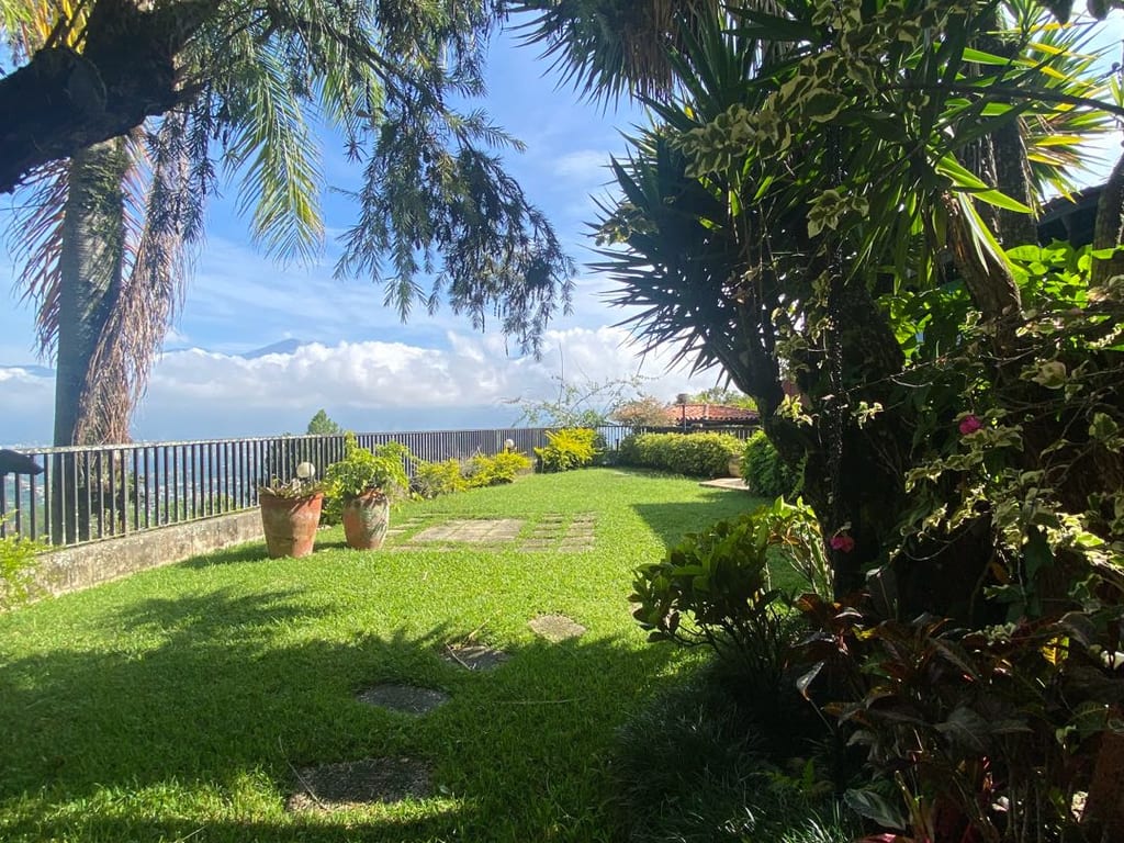 Casa en venta de 5 hab. y 700 m² en Alto Hatillo, Caracas