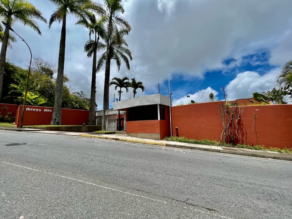 Apartamento en venta de 5 hab. y 304 m² en El Arroyo, Caracas