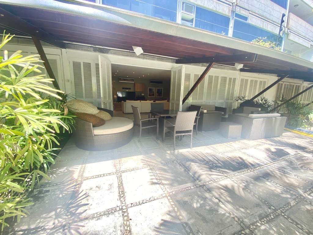 Apartamento en venta de 2 hab. y 120 m² en Camurí Grande, Naiguatá