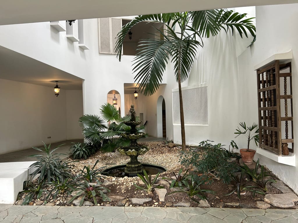 Casa en venta de 5 hab. y 850 m² en Valle Arriba, Caracas