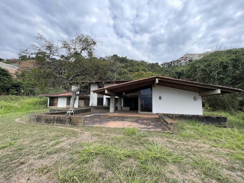 Casa en venta de 5 hab. y 800 m² en Lomas del Mirador, Caracas