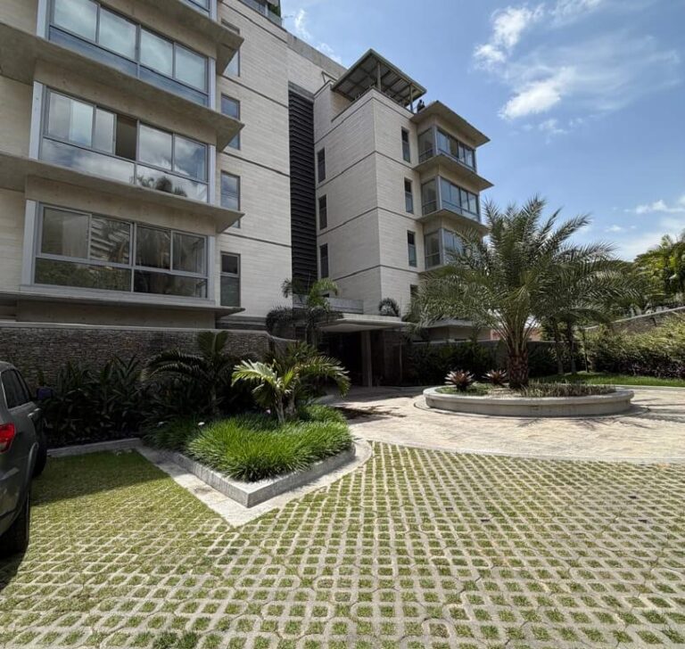 Apartamento en venta de 3 hab. y 320 m² en Altamira, Caracas