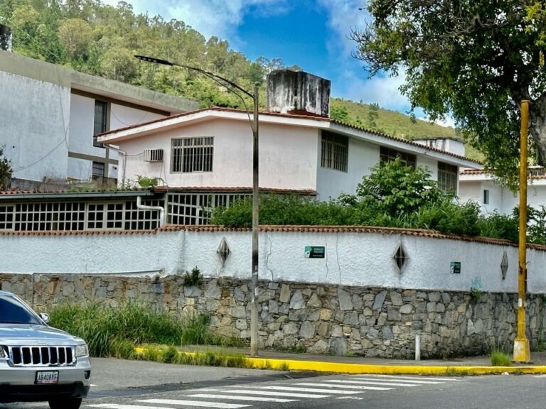 Casa en alquiler de 5 hab. y 500 m² en La Trinidad, Caracas