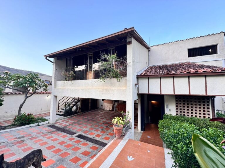 Casa en venta de 5 hab. y 738 m² en Prados del Este, Caracas