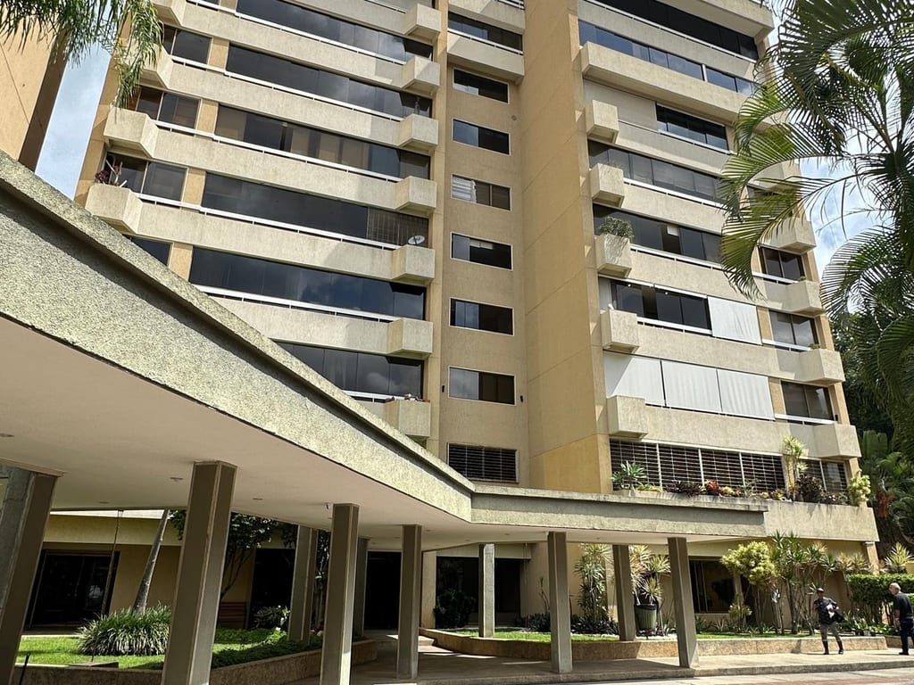 Apartamento en venta de 3 hab. y 225 m² en Los Chorros, Caracas