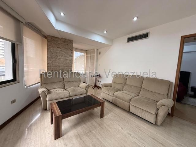 Apartamento en alquiler de 1 hab. y 68 m² en Campo Alegre, Caracas