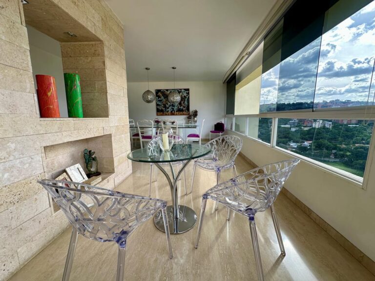 Apartamento en alquiler de 4 hab. y 267 m² en Las Mesetas, Caracas