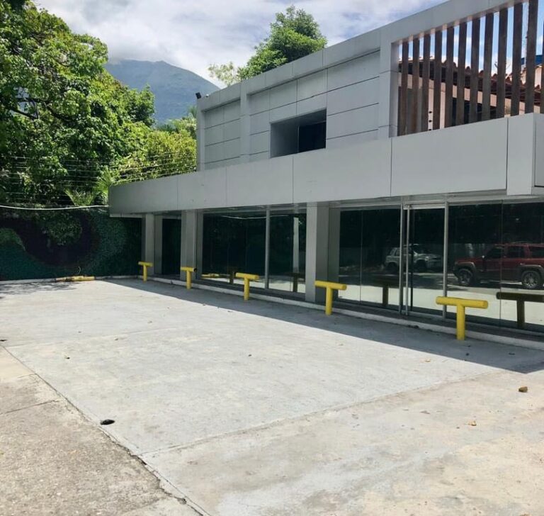 Local comercial de 1.006 m² en Chuao, Caracas