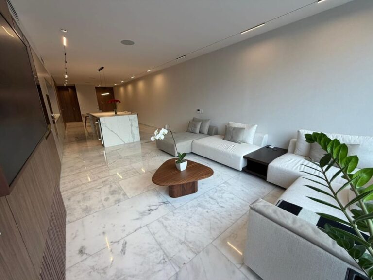 Apartamento en venta de 2 hab. y 118 m² en Las Mercedes, Caracas