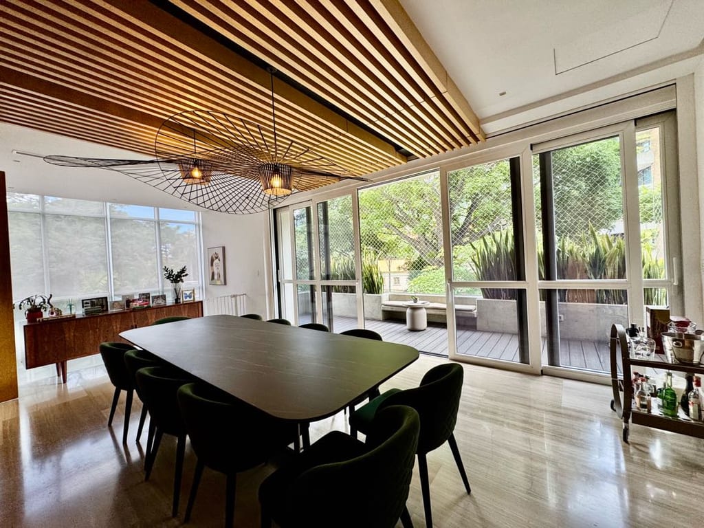 Apartamento en venta de 6 hab. y 450 m² en La Castellana, Caracas