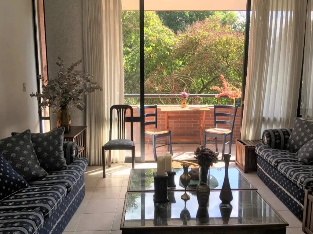 Apartamento en alquiler de 2 hab. y 110 m² en Campo Alegre, Caracas