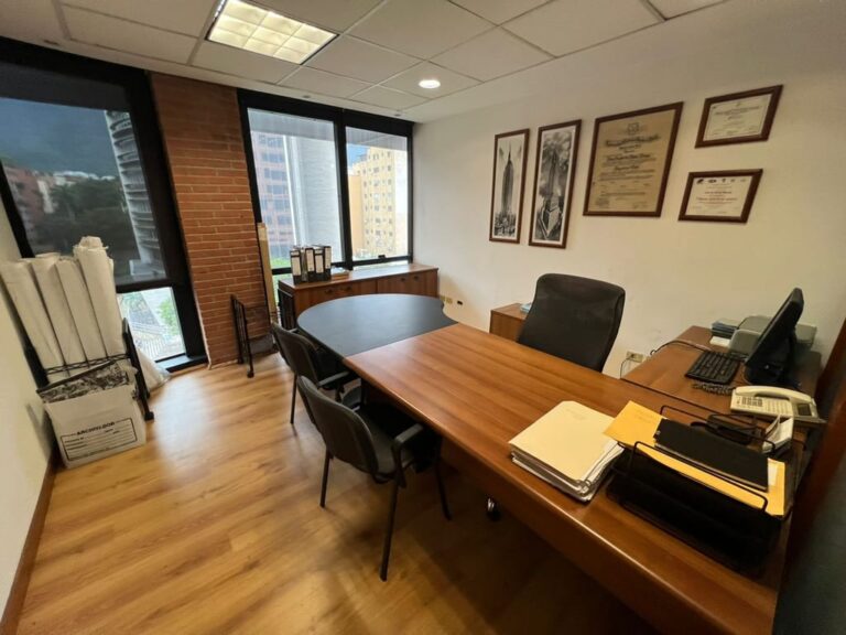 Oficina en alquiler de 300 m² en El Rosal, Caracas