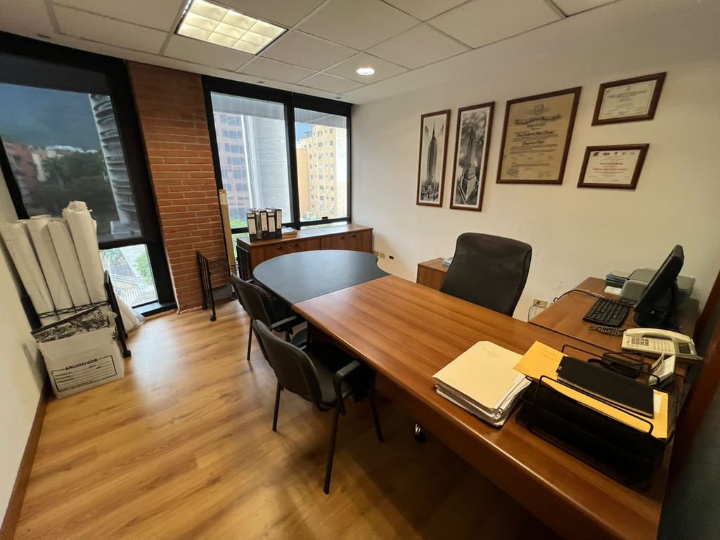 Oficina en alquiler de 300 m² en El Rosal, Caracas