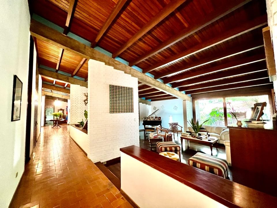 Casa en venta de 8 hab. y 1.000 m² en Los Campitos, Caracas