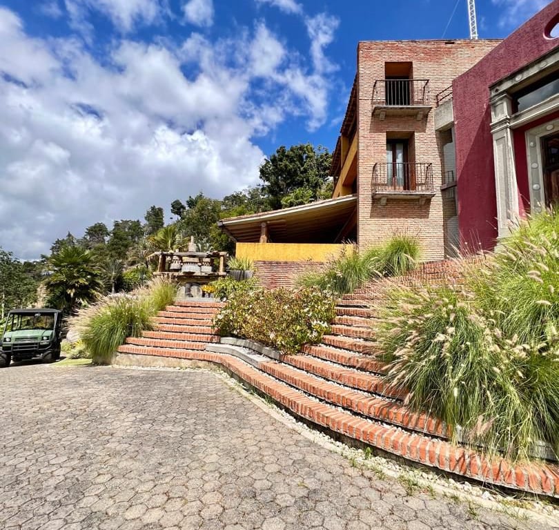 Casa en venta de 9 hab. y 1.080 m² en La Trinidad, Caracas