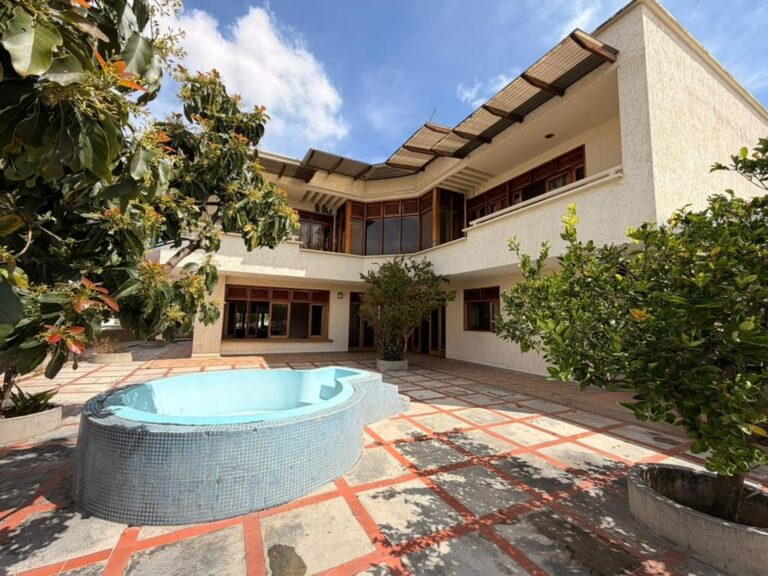 Casa en venta de 4 hab. y 650 m² en Vista Alegre, Caracas