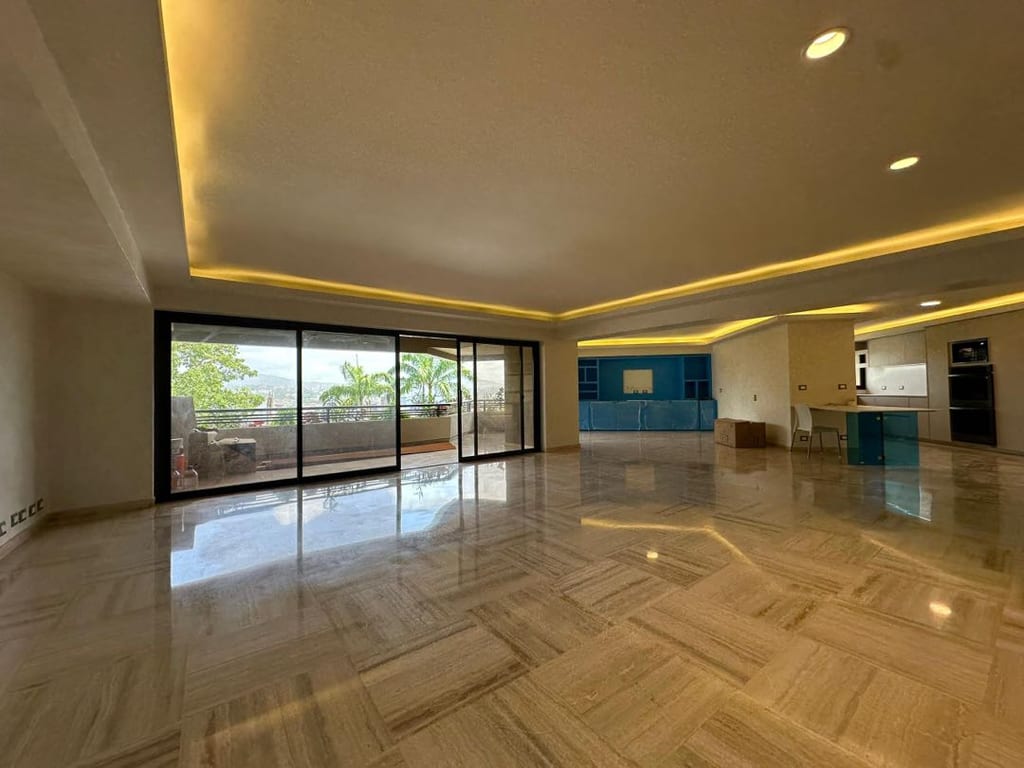 Apartamento en venta de 4 hab. y 330 m² en Altamira, Caracas