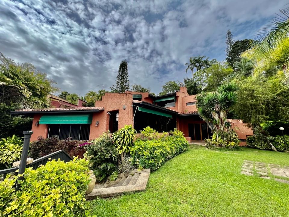 Casa en venta de 7 hab. y 550 m² en Alto Hatillo, Caracas