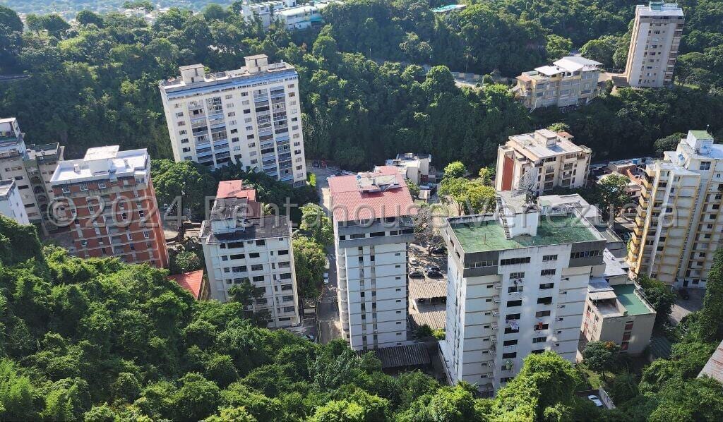 Apartamento en venta de 5 hab. y 280 m² en Colinas de Bello Monte, Caracas