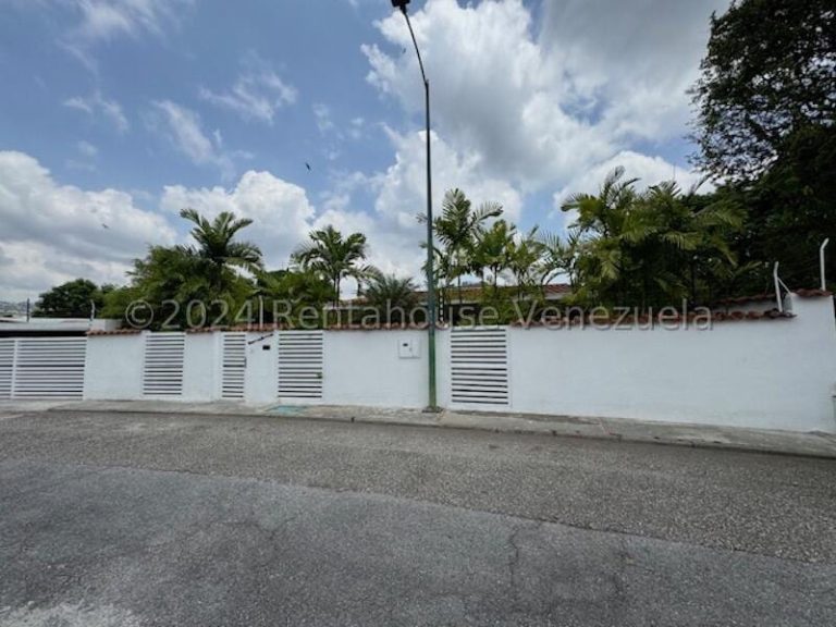 Casa con 3 habitaciones y 5 baños en Prados Del Este, Caracas