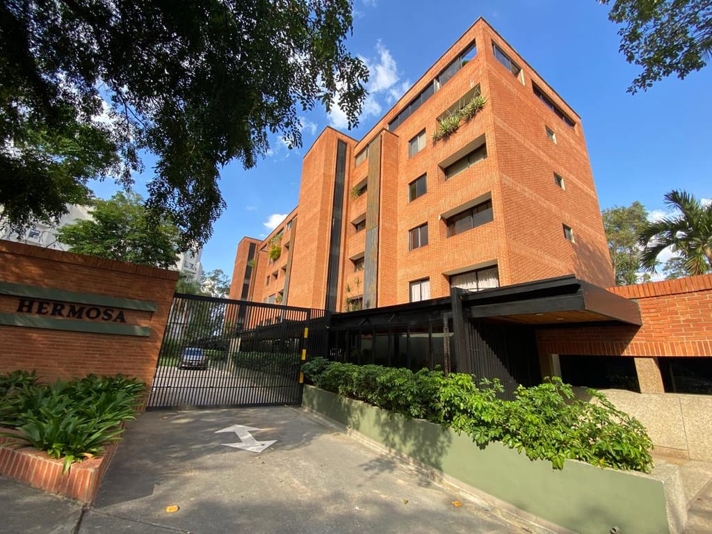 Apartamento en venta de 3 hab. y 1.500 m² en Valle Arriba, Caracas