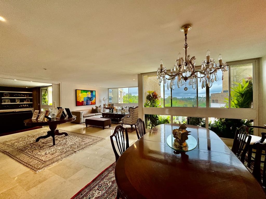 Apartamento en venta de 3 hab. y 220 m² en La Lagunita, Caracas