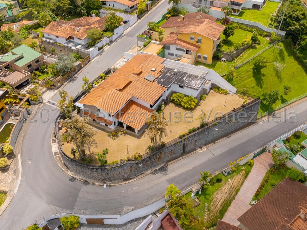 Casa en venta de 5 hab. y 520 m² en La Lagunita Country Club, Caracas