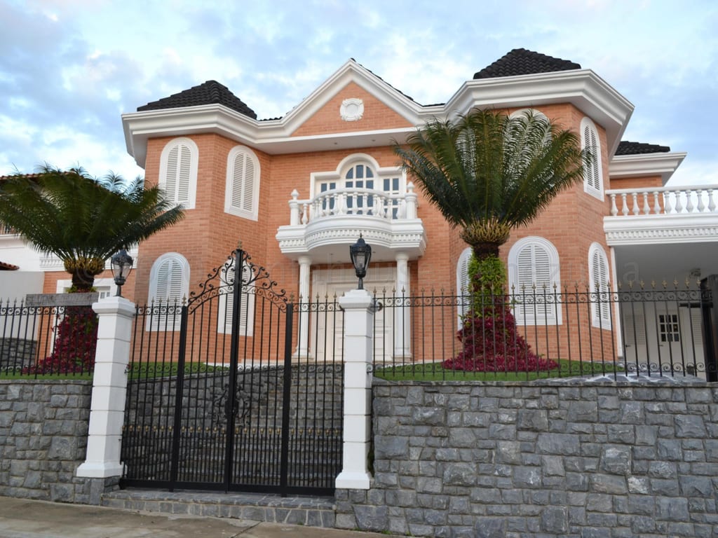 Casa en venta de 4 hab. y 917 m² en Los Naranjos del Cafetal, Caracas