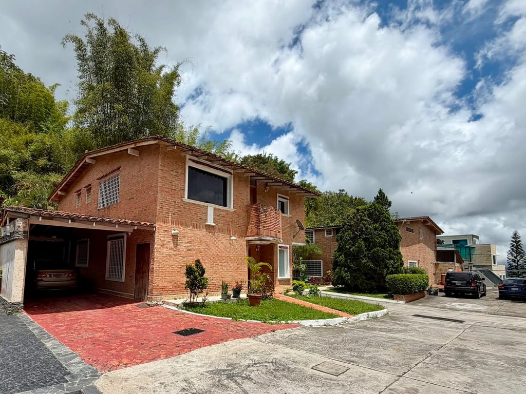 Casa en venta de 4 hab. y 320 m² en Los Guayabitos, Caracas