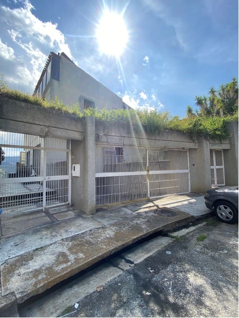Casa en venta de 6 hab. y 500 m² en Santa Paula, Caracas