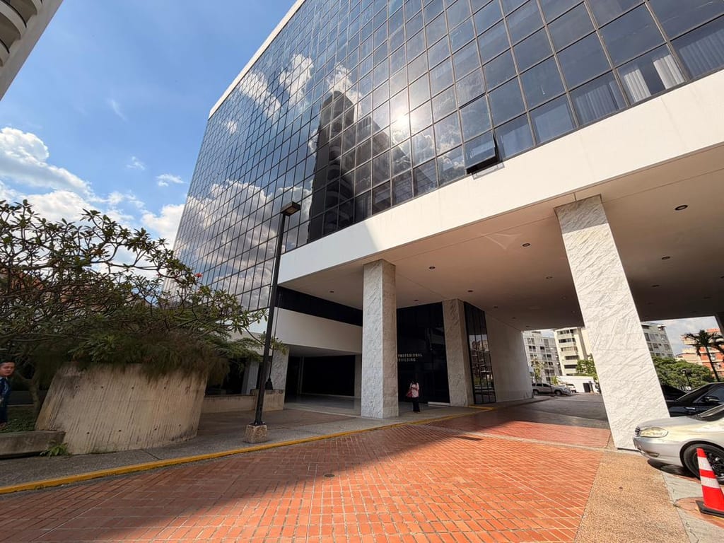 Oficina en alquiler de 740 m² en Chuao, Caracas