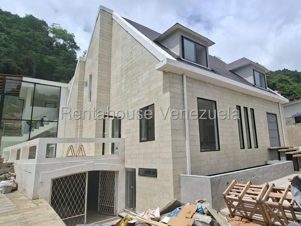Casa en venta de 7 hab. y 850 m² en Santa Sofia, Caracas