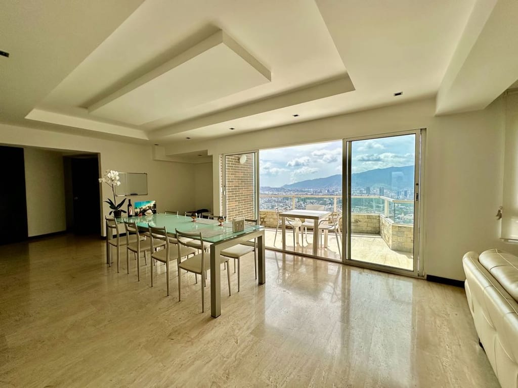 Apartamento en venta de 5 hab. y 270 m² en Los Campitos, Caracas