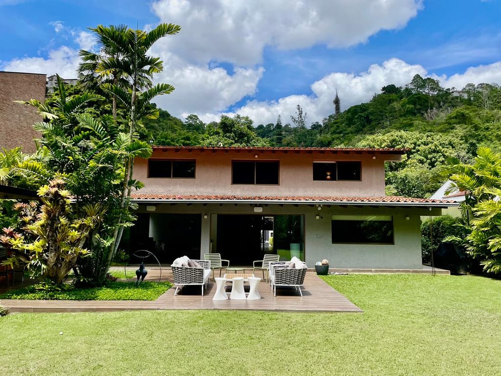 Casa en venta de 4 hab. y 464 m² en Colinas de Tamanaco, Caracas