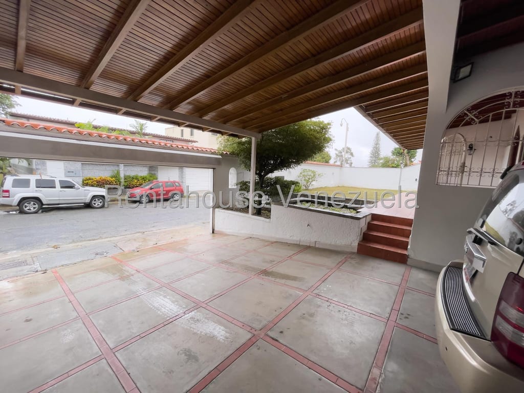 Casa en venta de 6 hab. y 613 m² en Santa Paula, Caracas
