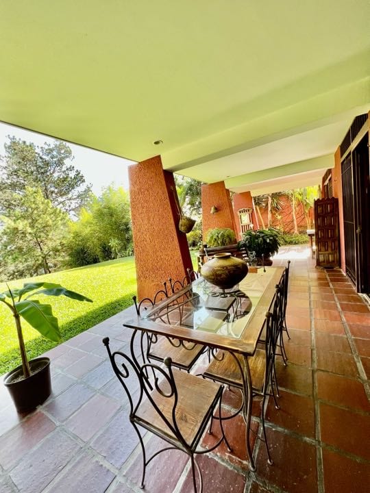Casa en venta de 6 hab. y 550 m² en La Lagunita, Caracas