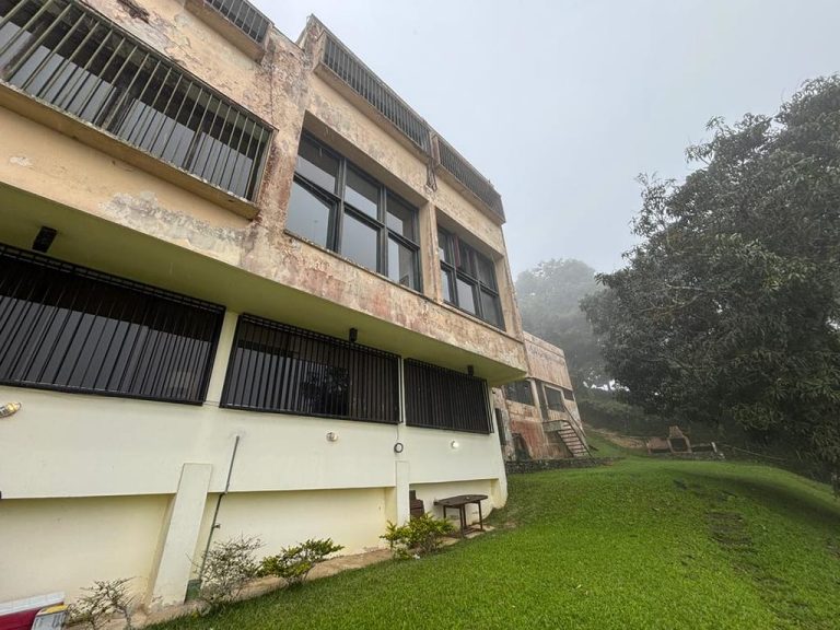 Casa de 9 habitaciones y 900 m² en Alto Hatillo, Caracas