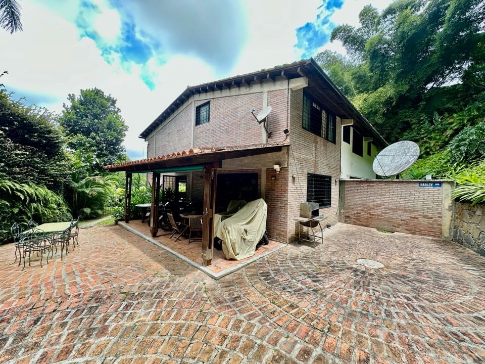 Casa en venta de 5 hab. y 300 m² en Alto Hatillo, Caracas
